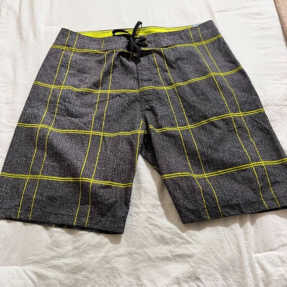 Old Navy Swim Trunks Size Large Gray Yellow size L, Mens NWT - Picture 1 of 9